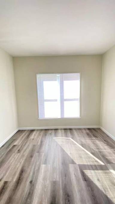 Main picture of 214 E Crawford St