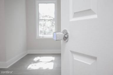 Main picture of 2853 N Taylor St