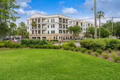 Main picture of 1661 Riverside Ave