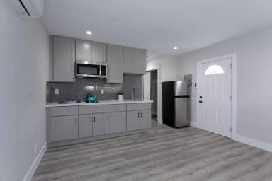 Main picture of 783 E Grand Ave