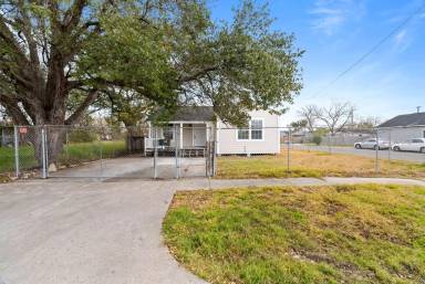 Main picture of 2846 Niagara St