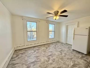 Main picture of 242 Saratoga St