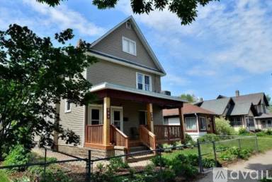 Main picture of 618 Fillmore St NE
