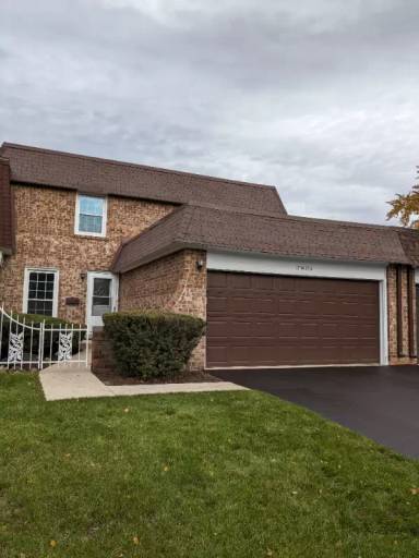 Main picture of 17W764 Standish Ln