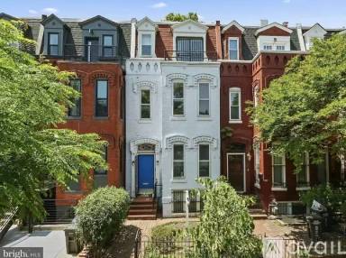 Main picture of 832 5th St NE