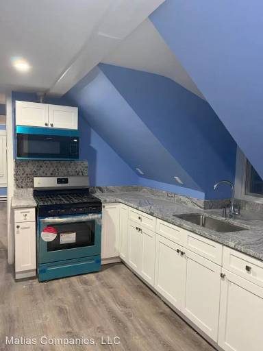 Main picture of 11 10th Ave