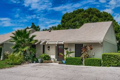 Main picture of 2 Windrush Bay Dr