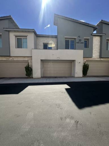 Main picture of 600 N Carriage Hl Dr