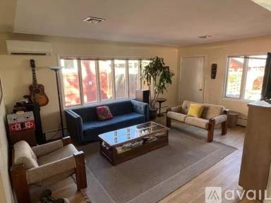 Main picture of 2570 Gray St