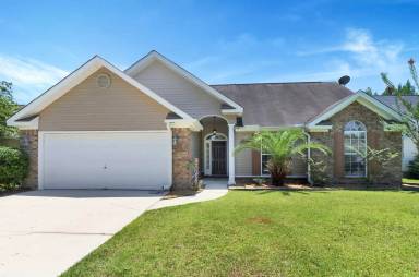 Main picture of 824 Laurel Hill Cir