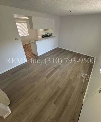 Main picture of 11513 Menlo Ave