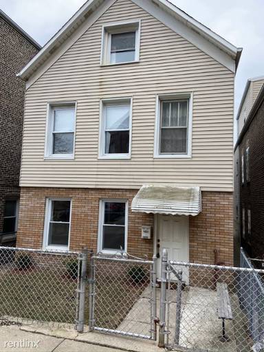 Main picture of 1100 W Cermak Rd