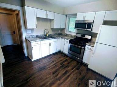 Main picture of 988 Randolph Ave