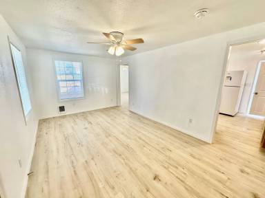 Main picture of 4220 N Avalon Rd