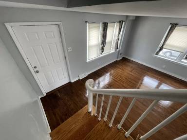 Main picture of 402 Royal Ave