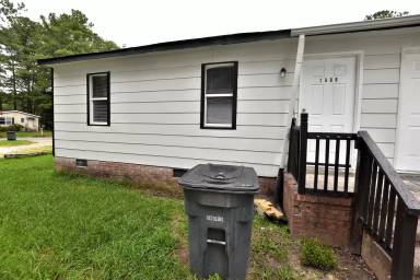 Main picture of 1609 Charter Dr