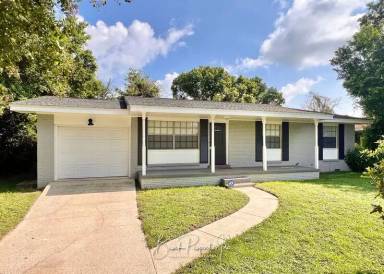 Main picture of 2380 Lansing Dr