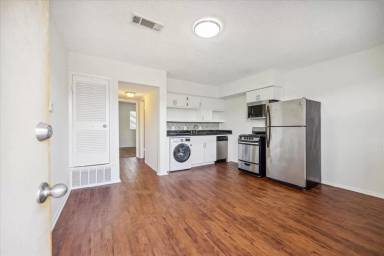 Main picture of East University Place