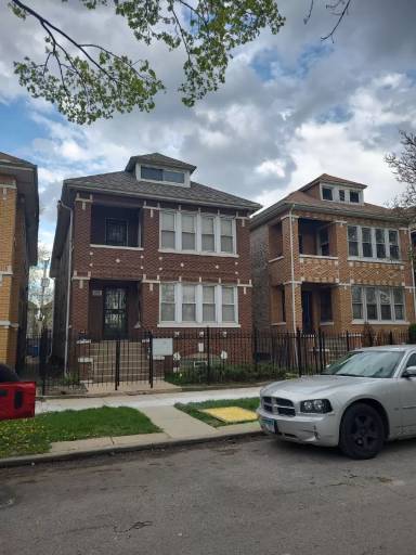 Main picture of 6731 S Rockwell St