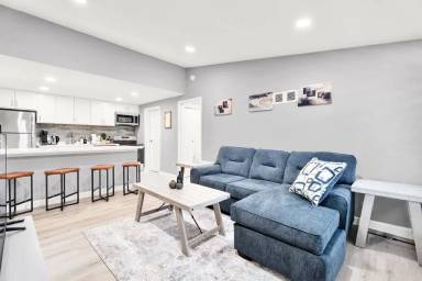 Main picture of 6 Roanoke Ln