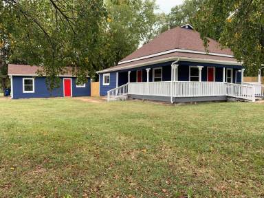 Main picture of 105 N Maple St