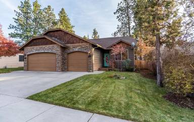 Main picture of 35 SW Cleveland Ave