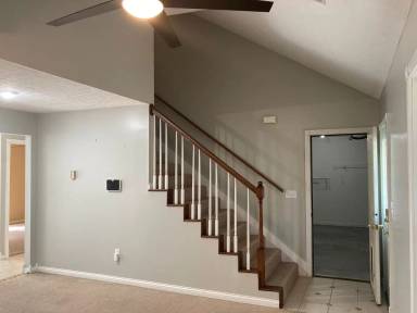 Main picture of 121 Chevy Chase Pl