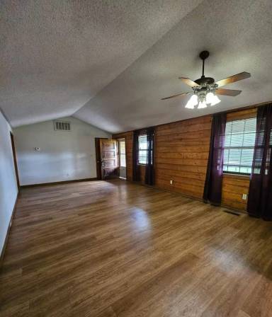 Main picture of 503 E Maple