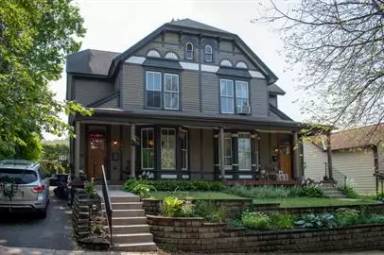 Main picture of 734 5th St E