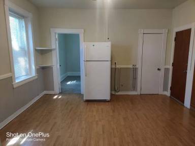 Main picture of 194 Curtis St