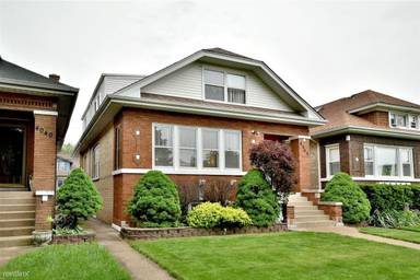 Main picture of 4044 N Mango Ave