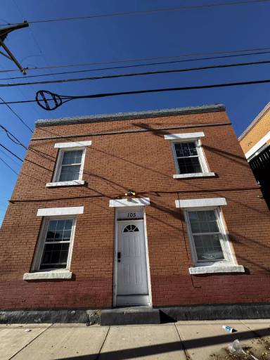 Main picture of 105 Tays St
