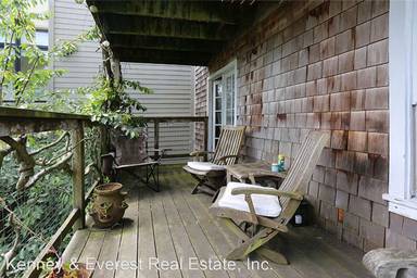 Main picture of 1586 Shrader St