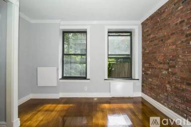 Main picture of 444 W 52nd St