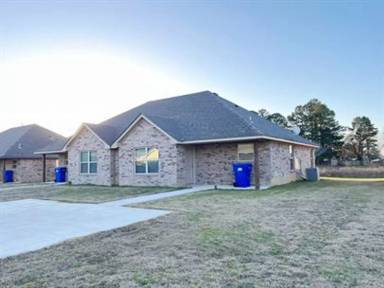 Main picture of 33 Pine Ridge Ln