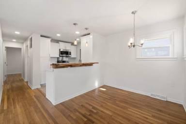 Main picture of 389 Thompson St