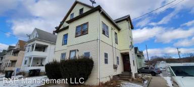 Main picture of 31 Center St