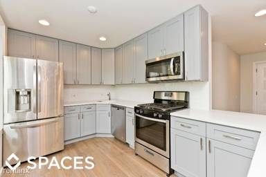 Main picture of 825 N Oakley Blvd