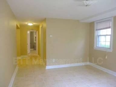 Main picture of 8408 Greenwood Ave