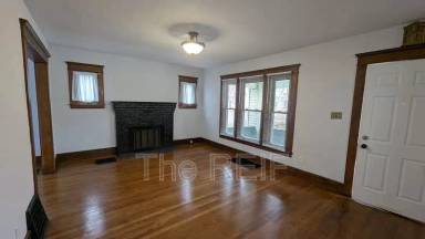 Main picture of 1317 W Shiawassee St