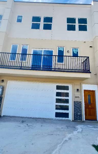 Main picture of 3615 Portland St