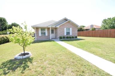 Main picture of 900 Concho St