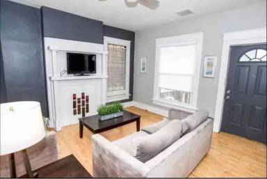 Main picture of 1198 Summit St