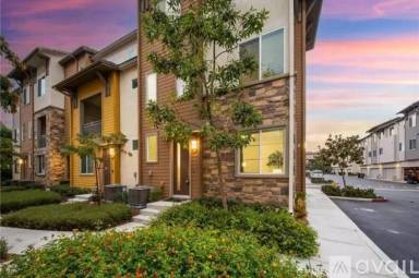 Main picture of 747 Savi Dr