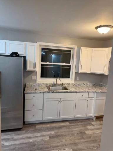 Main picture of 97 Oak St