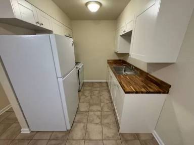 Main picture of 646 S Hawley Rd