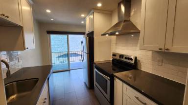 Main picture of 1140 E 22nd St