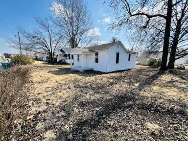 Main picture of 228 Pine St