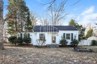 Main picture of 2823 Stratford Dr