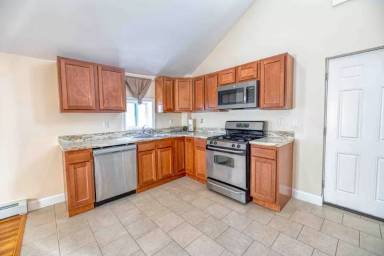 Main picture of 170 Rockland St